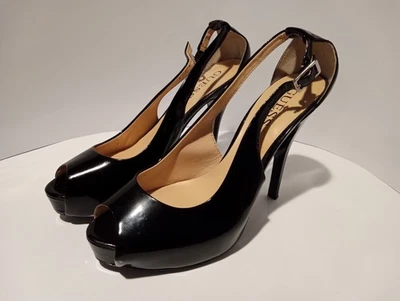 Tacones altos para mujer GUESS talla 9M charol negro punta abierta Foto 1 de 4