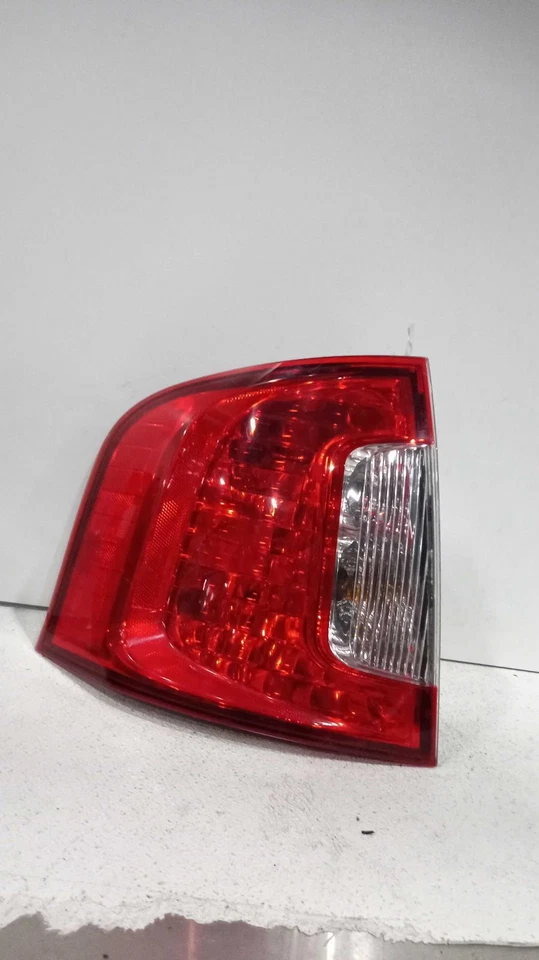 Conjunto de luces traseras Ford Edge LH 2013 blancas OEM 128667 usadas 218 k millas Foto 1 de 4