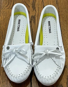 New Minnetonka Womens Kilty Plus Moccasins White Leather Comfort Casual Size 10 - Picture 1 of 12