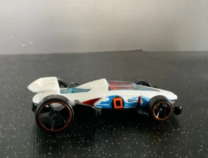 Hot Wheels 2023 Multi Pack Exclusive Carbide White diecast cat - Picture 1 of 6
