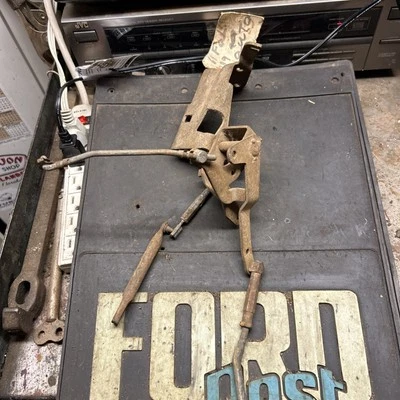 Ford Falcon 289 1964. SOPORTE DE ACOPLAMIENTO DEL ACELERADOR AUTOMÁTICO ----- Foto 1 de 4