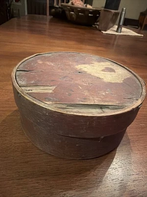 Antigua caja despensa primitiva de Wisconsin 1847 pintada en rojo documentada Foto 1 de 4