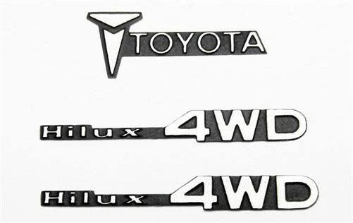 RC4WD 1/10 Emblema Metallico Per Tamiya Hilux / RC4VVVC0007 - Immagine 1 di 1