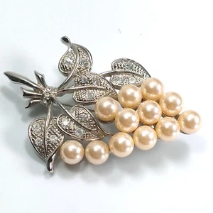 Rhinestone Silver Tone Leaves Faux Pearl Cluster Brooch Silver Tone Back & Pin - Picture 1 of 6