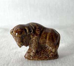 Adorno de porcelana vintage Wade Whimsies bisonte rojo rosa té? - Imagen 1 de 8