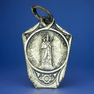 Vintage Catholic Notre Dame De Laghet Silver Tone Small Religious Medal - Picture 1 of 4