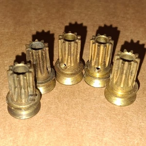 5 X #?? BRASS MECCANO OR COMPATIBLE (10 TEETH PINION GEAR..GROOVED) - Picture 1 of 1