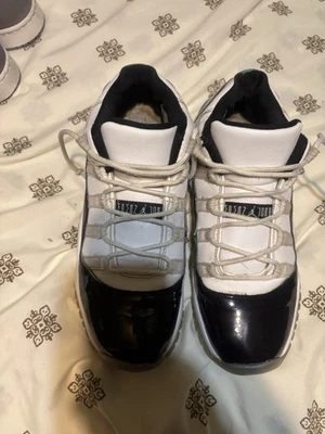 Tamanho 7 (GS) - Jordan 11 retrô esmeralda baixa - Imagem 1 de 4