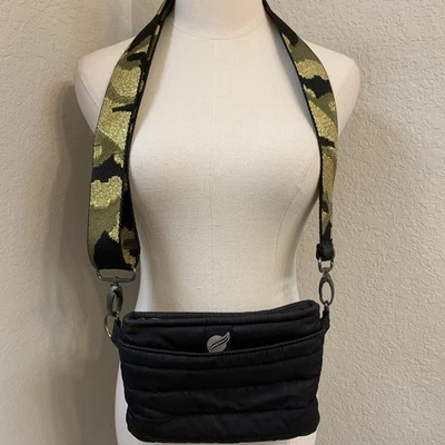 Bolso Bandolera THINK ROYLN Negro Camuflaje Dorado Verde Correa Camuflada (Precio de venta sugerido por el fabricante 98 USD) Foto 1 de 4