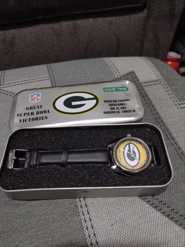 GREEN BAY Packers Game Time  WRISTWATCH NIB Cover