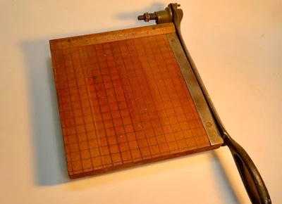  Recortadora de papel/fotografía vintage Burke & James “Rexo Jr. #2”, madera clásica y metal Foto 1 de 4