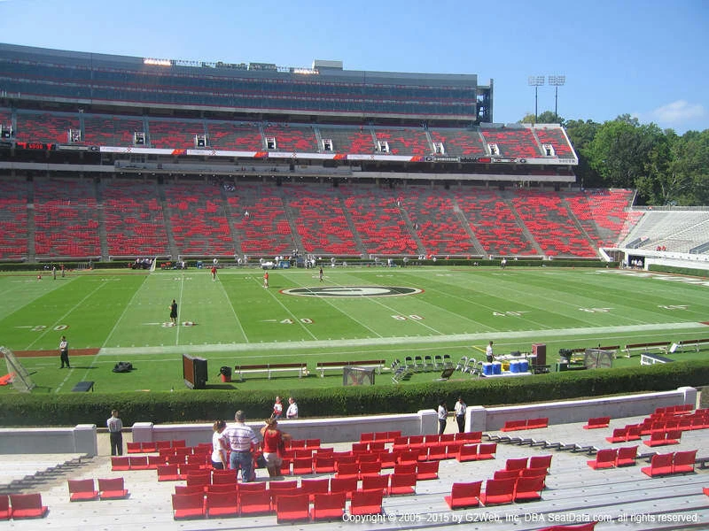 Georgia vs Charlotte Juego de Fútbol - Dos Entradas - Nivel Inferior Sección 108 Foto 1 de 1