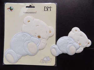 APPLICAZIONE TERMOADESIVA DECORAZIONE COPERTINA PARACOLPI ORSETTO CHE DORME AZZU - Picture 1 of 3