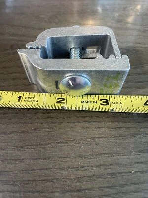 TONNEAU COVER RAIL MOUNTING CLAMP TRUCK CAP TOPPER UNIVERSAL PINCH BOLT NO DRILL - Image 1 of 4