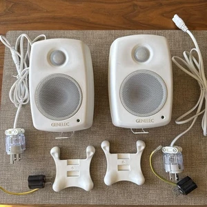 Par de altavoces monitor de estudio GENELEC 8010A (blanco) usados JAPÓN - Imagen 1 de 14