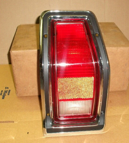 NOS Mopar 1976 1977 1978 Plymouth Volare wagon right tail lamp assembly 4106786 - Изображение 1 из 1