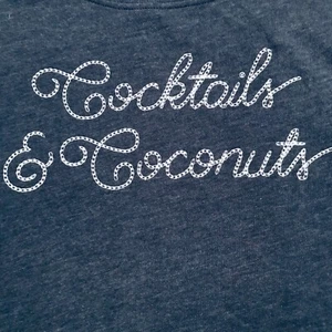 NWT Zoe + Liv COCKTAILS & COCONUTS Sweatshirt Size XL - Picture 1 of 1