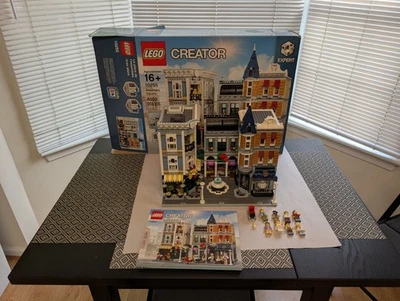 LEGO 10255 Assembly Square COMPLETE with manuals box - Image 1 of 4