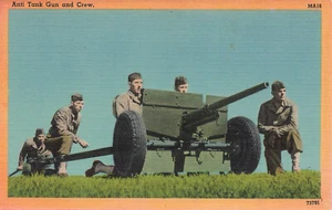 US SOLDIERS W/ ANTI-TANK GUN WWII VINTAGE MILITARY ACTIVITY LINEN POSTCARD 91222 - Picture 1 of 2