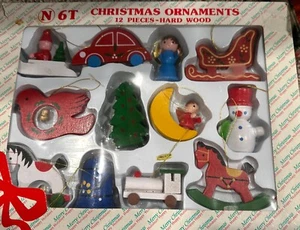 Vintage Holz Weihnachtsschmuck Set12 Engel Schlitten Baum Taube Schneemann Pferd Auto - Bild 1 von 9