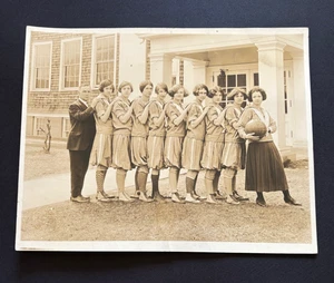 Antigua foto del equipo femenino de baloncesto de secundaria de 1924-1925 K.H.S. 8" x 10" - Imagen 1 de 3