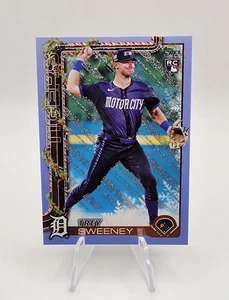2025 Topps Holiday - TREY SWEENEY Light Blue & White Glitter RC - Bild 1 von 2