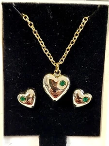 NEW WOMEN'S GOLD TONE CRYSTAL HEART NECKLACE AND EARRING SET Green Stones 16" - Picture 1 of 9