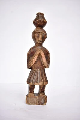 Antigua estatuilla de muñeca de madera India arte popular tribu mujer llevando olla de agua" F25 Foto 1 de 4