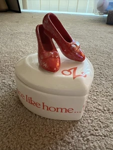 1988 The Wizard of Oz Dorothy Red Ruby Slippers Porcelain Trinket - Picture 1 of 4