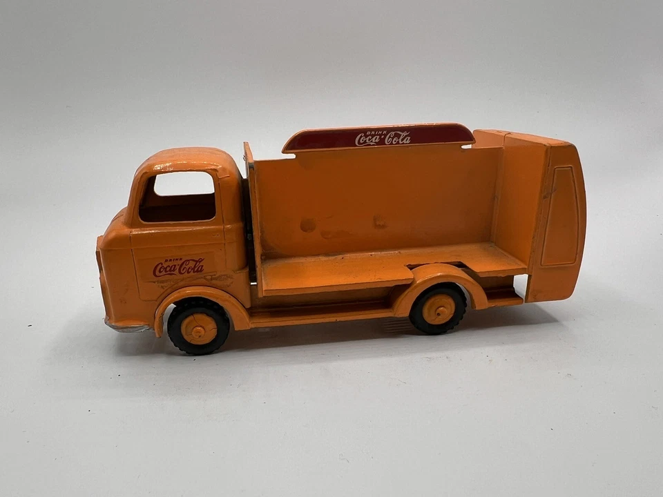 Camión de reparto Budgie Toys 228 Commer Coca Cola hecho en Inglaterra Foto 1 de 4