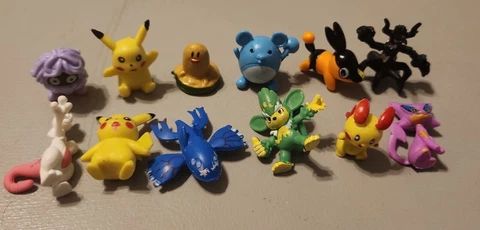 Pokemon Mini R/L.W 1" Figure Nintendo RLW Lot of 12 Figures 2006 2007 Pikachu Cover