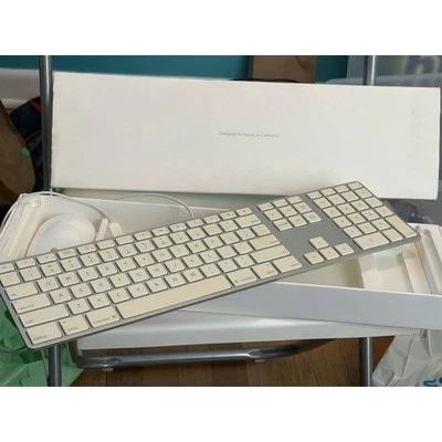 Vintage 07 Apple USB wired Keyboard, wired mouse, - White (27) - Image 1 of 4