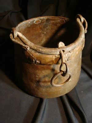 Seau en cuivre très ancien, anse en acier forgé - Photo 1/4