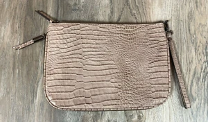 BANANA REPUBLIC TAN LEATHER EMBOSSED WRISTLET SIZE 10"L x 1"W x 7"H NWOT - Picture 1 of 5