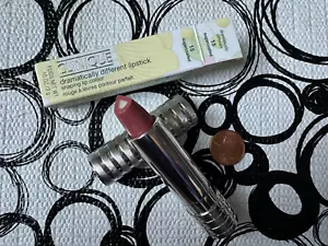 Lápiz labial Clinique SUGARCOATED dramáticamente diferente * ¡Nuevo en caja! - Imagen 1 de 1