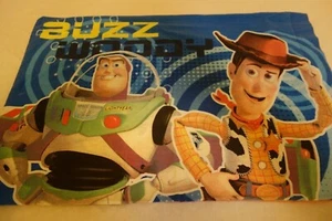 Funda de almohada de cama doble Toy Story de doble cara We Stick Together Woody BuzzLightyear - Imagen 1 de 2