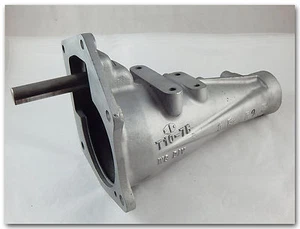 1960 CHEVROLET CORVETTE 4-SPEED TRANSMISSION TAIL HOUSING CASE T10-7B - Picture 1 of 7