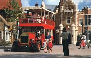 Global Friendship Guests & Lagoon Bus World Showcase Epcot Florida 1983 Postcard - Picture 1 of 2