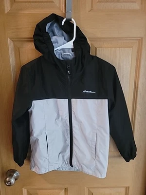 Abrigo con Capucha Eddie Bauer Niños Talla: S 7/8 Negro/Gris Pre Loved Foto 1 de 4