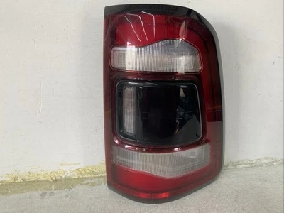Luz trasera derecha LED 2019-2022 Dodge Ram 2500/3500 OEM Foto 1 de 4