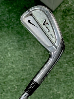 :: Juego combinado de hierro Nike Golf VR II Pro (hierro 3-9) con empuñaduras envolventes Golf Pride Tour Foto 1 de 4