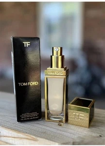 TOM FORD SHADE AND ILLUMINATE SOFT RADIANCE FOUNDATION SPF50 Shade: 1.4 Bone - Picture 1 of 3