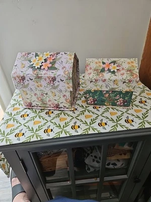 2 Floral House Storage Boxes/5.5 In, 5 In/magnetic  Closure - Image 1 of 4
