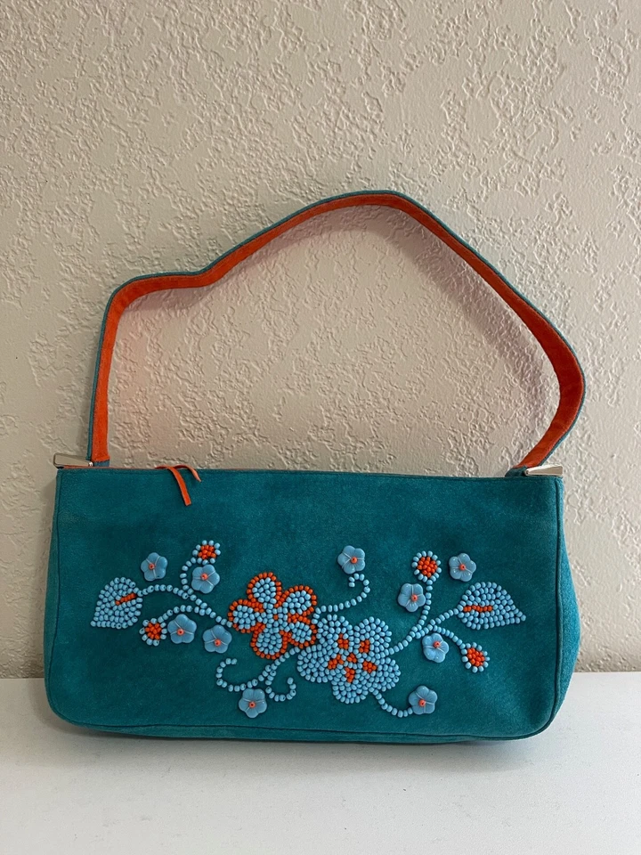 Bolso Isabella Fiore de Gamuza Azul con Diseño Floral con Cuentas Azules y Rojas Foto 1 de 4