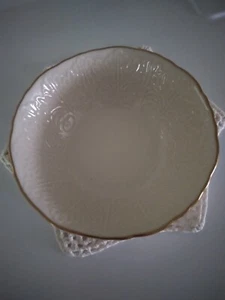 Elegant LENOX Vintage Berry Bowl Ivory w/Fluted 24K Gold Trim Edge Sm 5.5"x2" - Picture 1 of 3