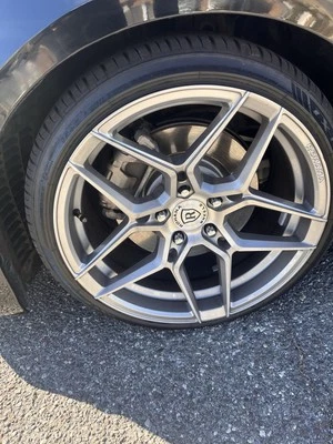 Rohanas RFX11 19x9,5 +35 con neumáticos 255/35/19  Foto 1 de 4