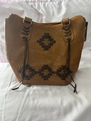Bolso de Mano American West Tribal Weave Bucket 2 Tonos Cuero Marrón $198 Foto 1 de 4