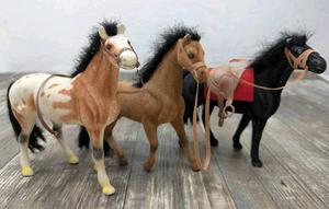 Beflocktes Pferd 3er Set Vintage Ponys Appaloosa, Black & Bay mit 3 Zaumzeug & 1 Sattel - Bild 1 von 24