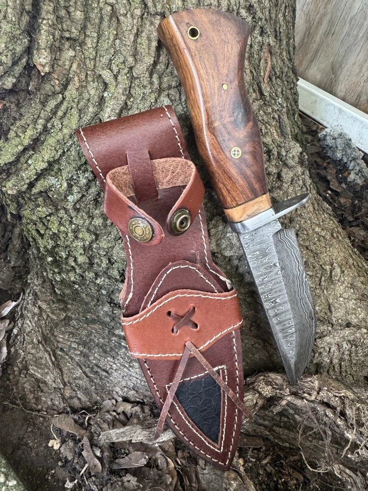 Cuchillo de caza de acero Damasco hecho a mano para exteriores Foto 1 de 4