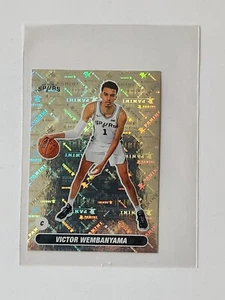 Pegatina Panini Rookie 2023 Victor Wembanyama #465 RC Spurs Holo Foil SP - Imagen 1 de 2